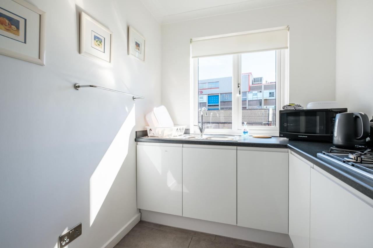 The Douglas - Spacious 2 Bed Apartment In Uddingston Exterior photo