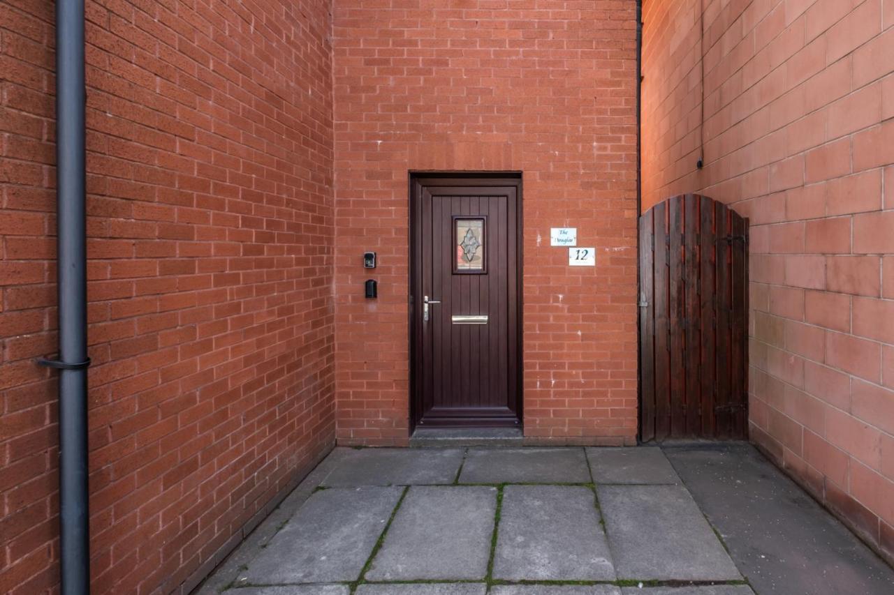 The Douglas - Spacious 2 Bed Apartment In Uddingston Exterior photo