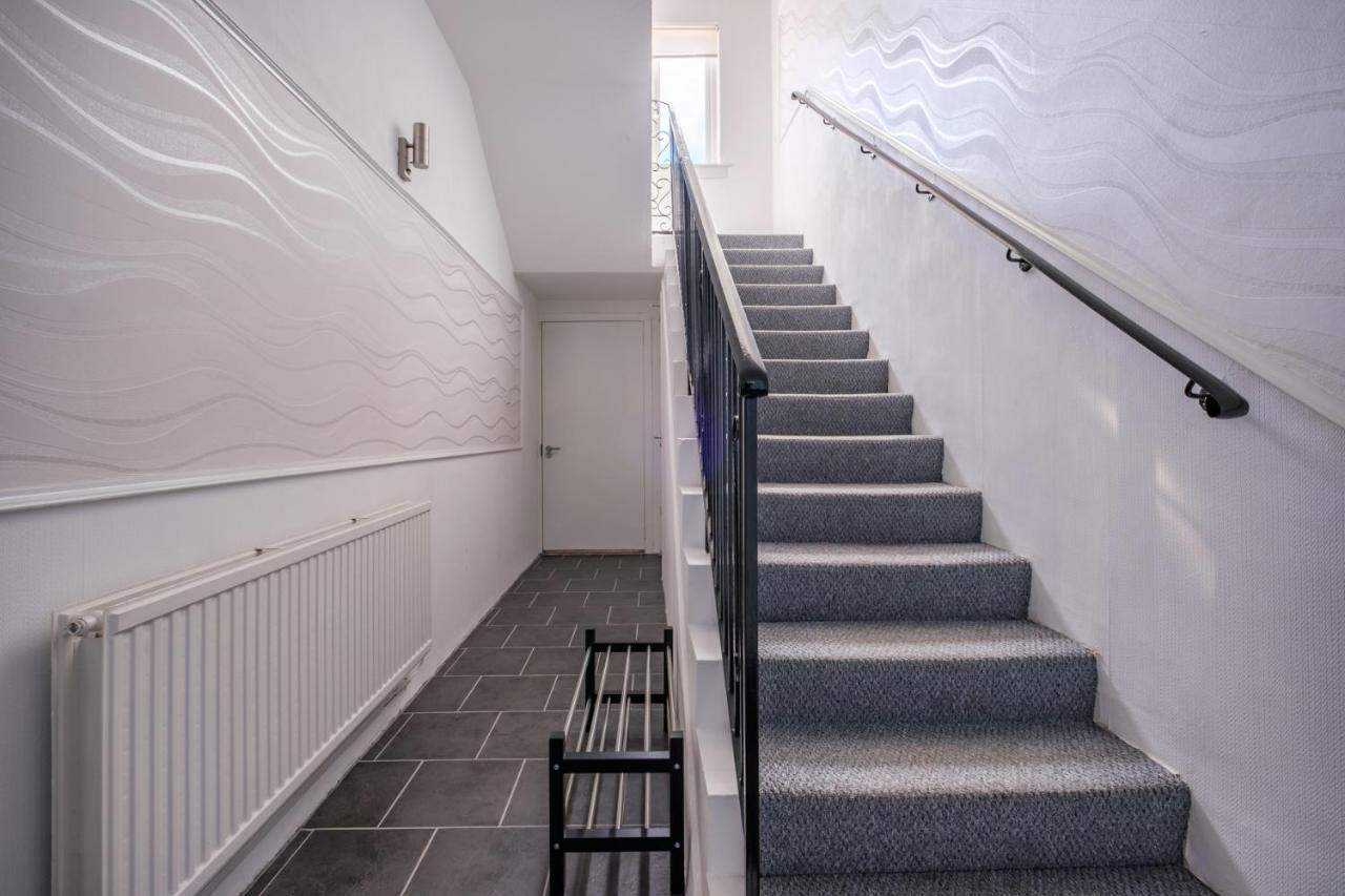 The Douglas - Spacious 2 Bed Apartment In Uddingston Exterior photo