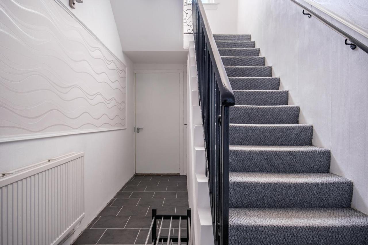 The Douglas - Spacious 2 Bed Apartment In Uddingston Exterior photo