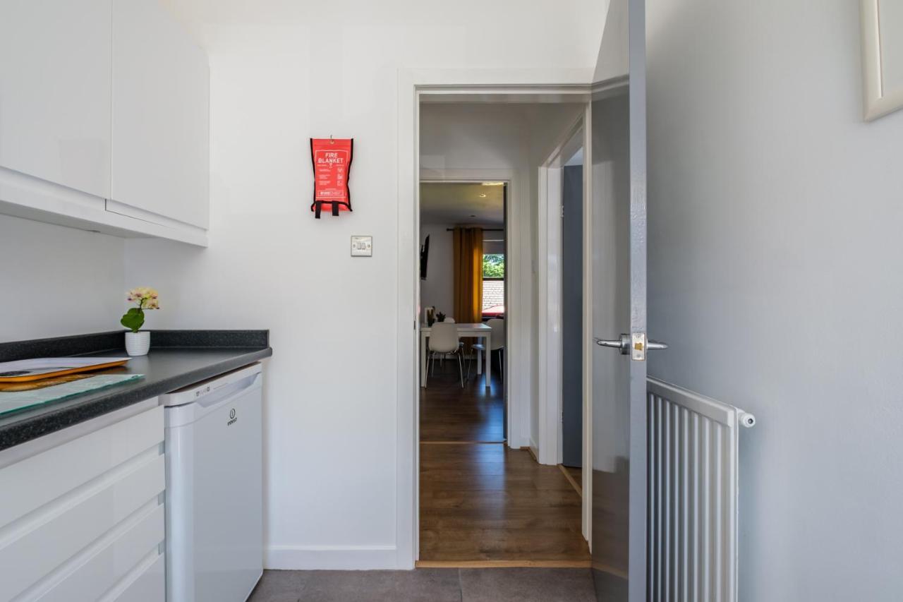 The Douglas - Spacious 2 Bed Apartment In Uddingston Exterior photo