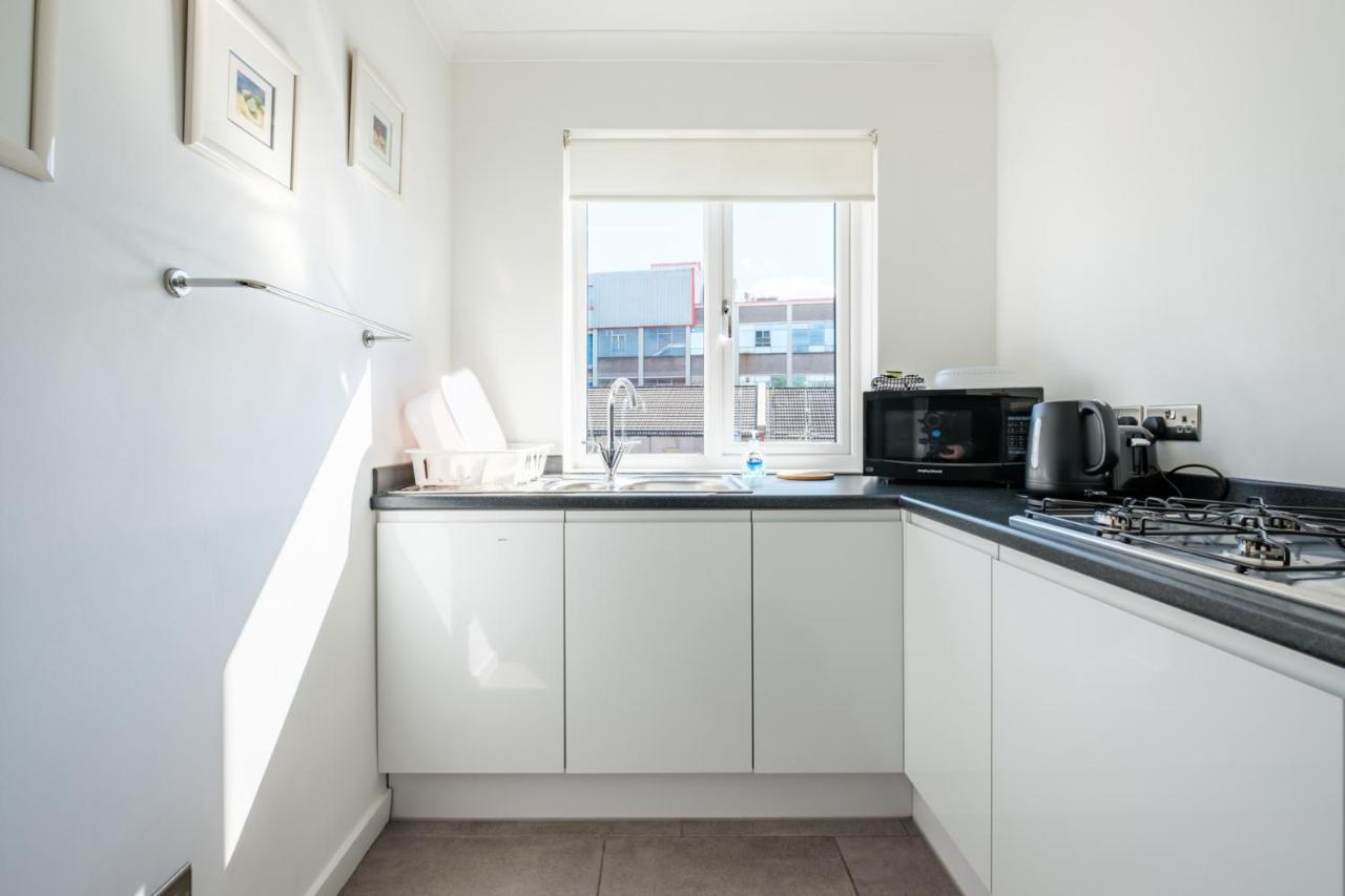 The Douglas - Spacious 2 Bed Apartment In Uddingston Exterior photo