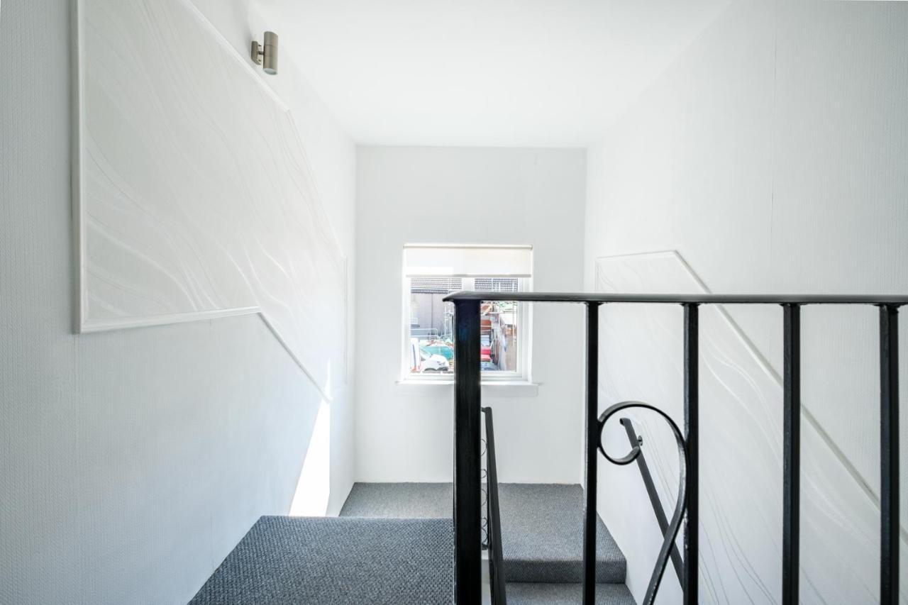 The Douglas - Spacious 2 Bed Apartment In Uddingston Exterior photo