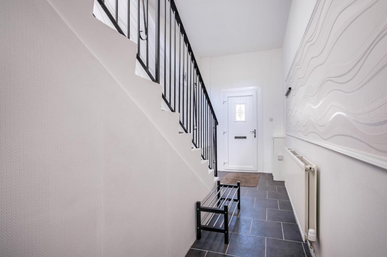 The Douglas - Spacious 2 Bed Apartment In Uddingston Exterior photo