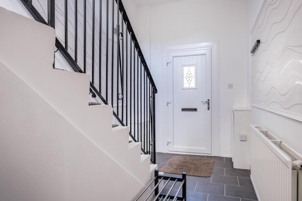 The Douglas - Spacious 2 Bed Apartment In Uddingston Exterior photo
